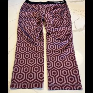 SOFFE DRI purple pattern 3/4 leggings size medium